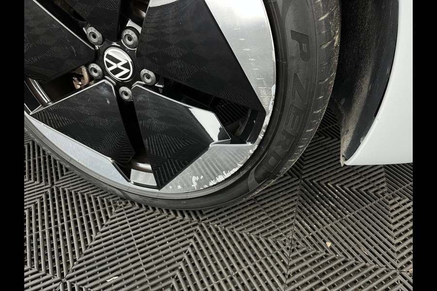 Volkswagen ID.3 First Max 58 kWh [ 3-Fase-11kW ] {SOH-89%} (INCL-BTW) *HEATPUMP | PANO | HEAD-UP | ADAPTIVE-CRUISE | IQ-LIGHTS | BLINDSPOT | CAMERA | KEYLESS | MICROFIBRE | AMBIENTLIGHT | NAVI-FULLMAP | DAB+ | ECC | HEATED-SPORTSEATS | DIGI-COCKPIT |