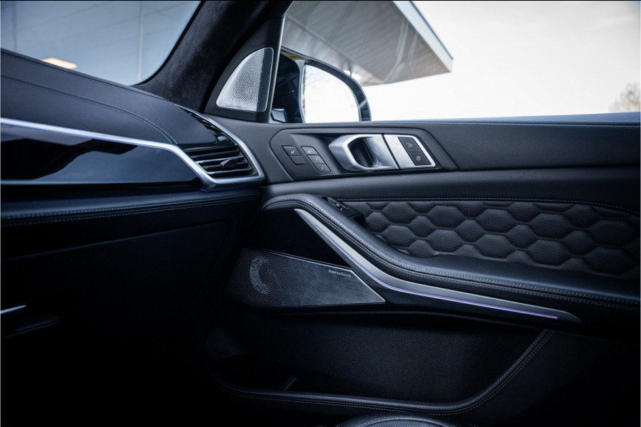 BMW X5 M Competition ** Sky Lounge ** Massage ** Trekhaak ** Laser ** Ventilatie ** 22 inch
