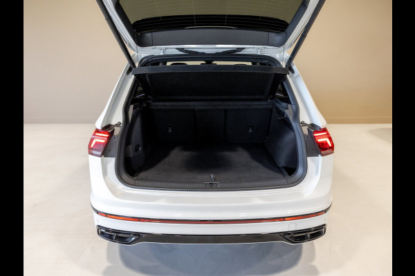 Volkswagen Tiguan 1.4 TSI eHybrid R-Line Business+ / 245pk / Trekhaak / Panorama dak / Leder /