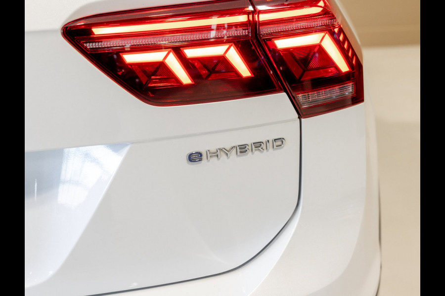 Volkswagen Tiguan 1.4 TSI eHybrid R-Line Business+ / 245pk / Trekhaak / Panorama dak / Leder /