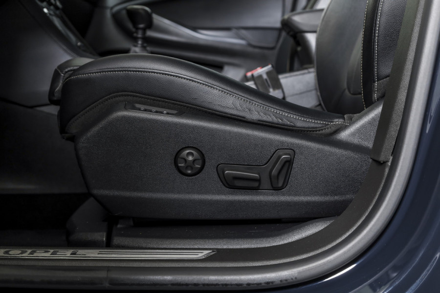 Opel Grandland X 1.2 Turbo 130 PK Business Executive Orig. NL | Cruise | Winterpakket | PDC | NAV + App. Connect | ECC | DAB | Elek, Klep | LM 19" |