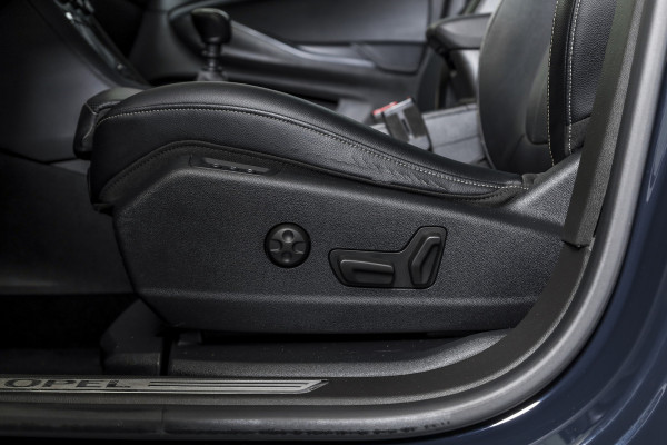 Opel Grandland X 1.2 Turbo 130 PK Business Executive Orig. NL | Cruise | Winterpakket | PDC | NAV + App. Connect | ECC | DAB | Elek, Klep | LM 19" |