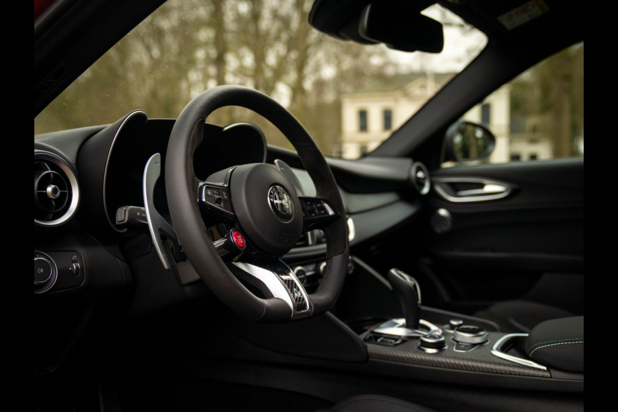 Alfa Romeo Giulia 2.9 V6 Quadrifoglio MY26 | Facelift | Carbon stoelen | Akrapovic | Harman/Kardon