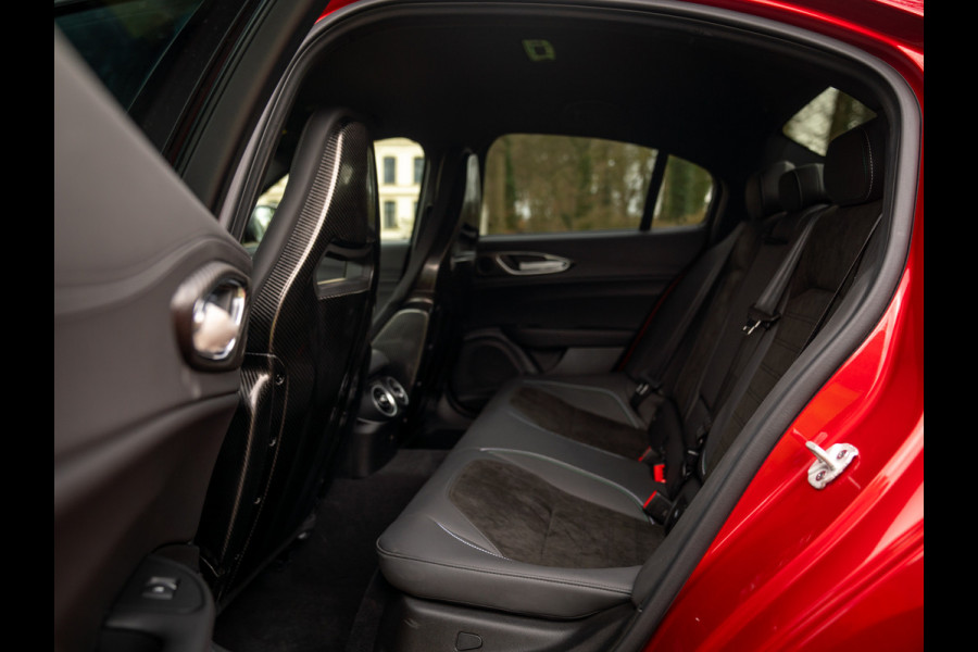 Alfa Romeo Giulia 2.9 V6 Quadrifoglio MY26 | Facelift | Carbon stoelen | Akrapovic | Harman/Kardon