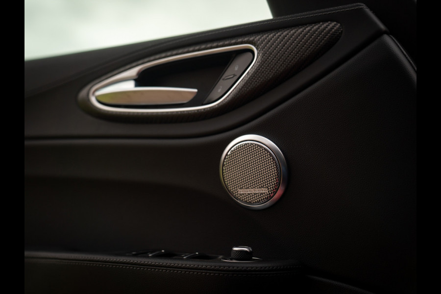 Alfa Romeo Giulia 2.9 V6 Quadrifoglio MY26 | Facelift | Carbon stoelen | Akrapovic | Harman/Kardon