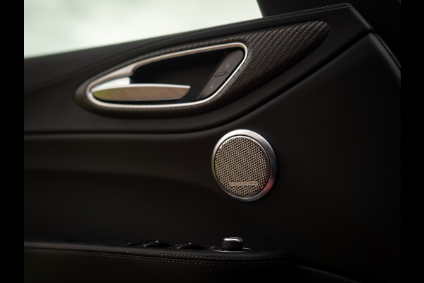 Alfa Romeo Giulia 2.9 V6 Quadrifoglio MY26 | Facelift | Carbon stoelen | Akrapovic | Harman/Kardon