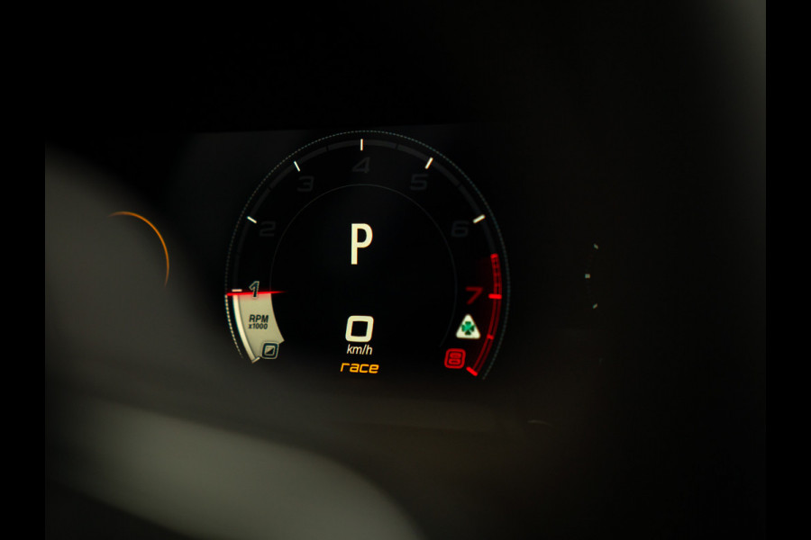 Alfa Romeo Giulia 2.9 V6 Quadrifoglio MY26 | Facelift | Carbon stoelen | Akrapovic | Harman/Kardon