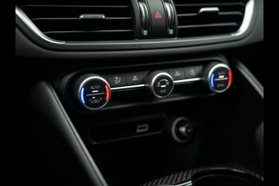 Alfa Romeo Giulia 2.9 V6 Quadrifoglio MY26 | Facelift | Carbon stoelen | Akrapovic | Harman/Kardon