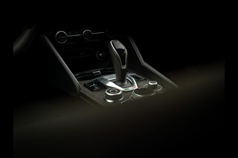 Alfa Romeo Giulia 2.9 V6 Quadrifoglio MY26 | Facelift | Carbon stoelen | Akrapovic | Harman/Kardon