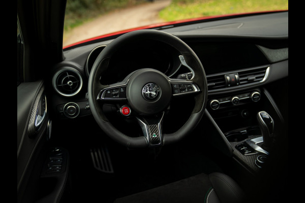 Alfa Romeo Giulia 2.9 V6 Quadrifoglio MY26 | Facelift | Carbon stoelen | Akrapovic | Harman/Kardon