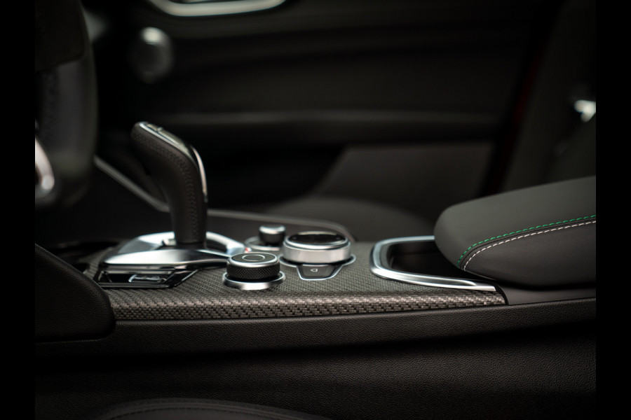 Alfa Romeo Giulia 2.9 V6 Quadrifoglio MY26 | Facelift | Carbon stoelen | Akrapovic | Harman/Kardon