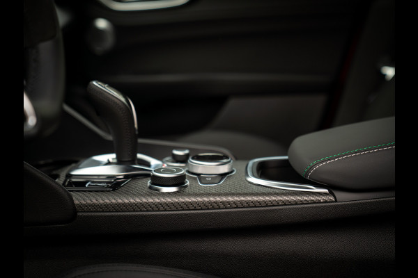 Alfa Romeo Giulia 2.9 V6 Quadrifoglio MY26 | Facelift | Carbon stoelen | Akrapovic | Harman/Kardon