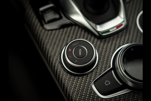 Alfa Romeo Giulia 2.9 V6 Quadrifoglio MY26 | Facelift | Carbon stoelen | Akrapovic | Harman/Kardon