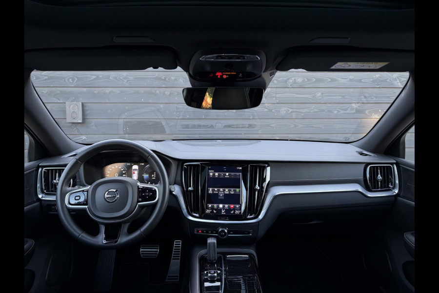 Volvo V60 2.0 T8 Recharge AWD R-Design - Pano l Mem. l HUD l Trekhaak l H/K