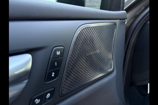 Volvo V60 2.0 T8 Recharge AWD R-Design - Pano l Mem. l HUD l Trekhaak l H/K