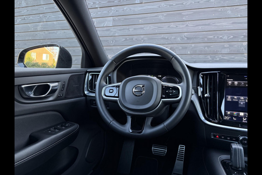 Volvo V60 2.0 T8 Recharge AWD R-Design - Pano l Mem. l HUD l Trekhaak l H/K