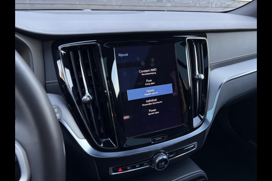 Volvo V60 2.0 T8 Recharge AWD R-Design - Pano l Mem. l HUD l Trekhaak l H/K