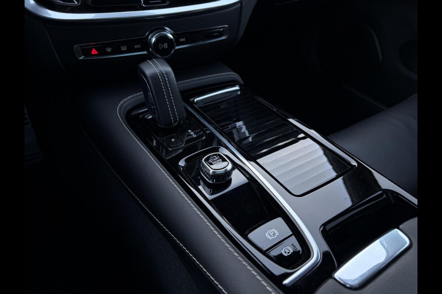 Volvo V60 2.0 T8 Recharge AWD R-Design - Pano l Mem. l HUD l Trekhaak l H/K