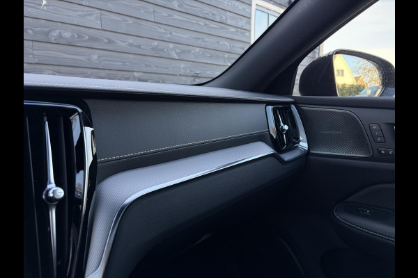 Volvo V60 2.0 T8 Recharge AWD R-Design - Pano l Mem. l HUD l Trekhaak l H/K