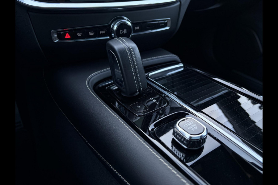 Volvo V60 2.0 T8 Recharge AWD R-Design - Pano l Mem. l HUD l Trekhaak l H/K