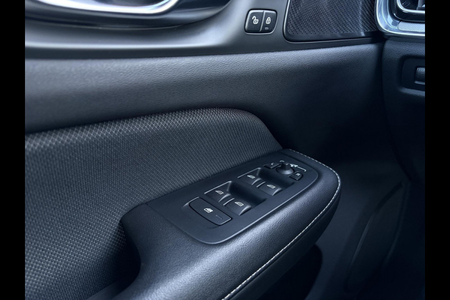 Volvo V60 2.0 T8 Recharge AWD R-Design - Pano l Mem. l HUD l Trekhaak l H/K