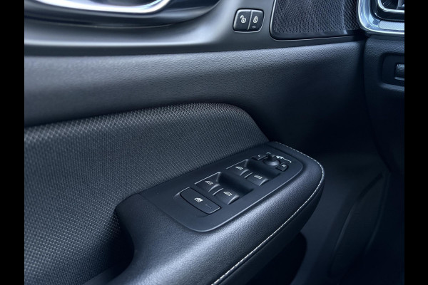 Volvo V60 2.0 T8 Recharge AWD R-Design - Pano l Mem. l HUD l Trekhaak l H/K