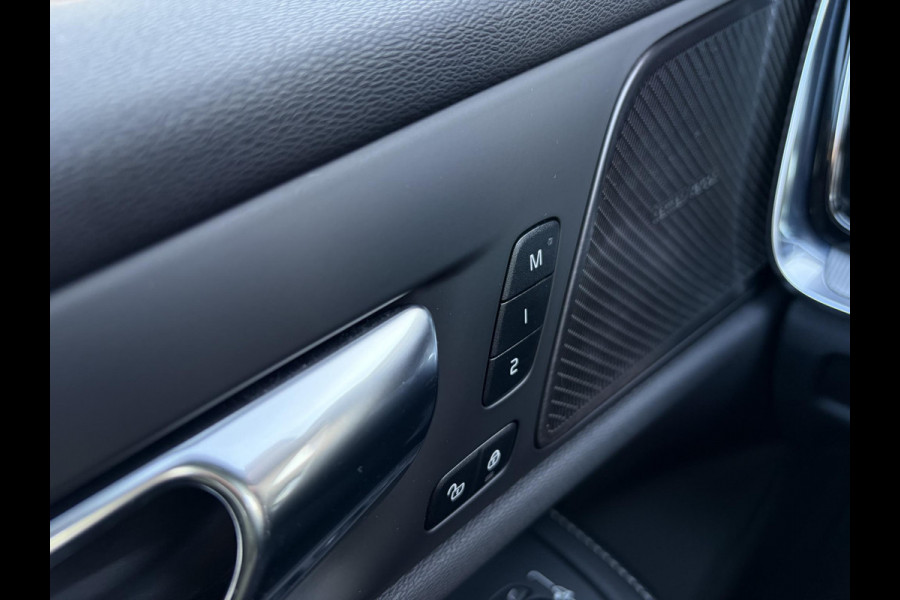 Volvo V60 2.0 T8 Recharge AWD R-Design - Pano l Mem. l HUD l Trekhaak l H/K