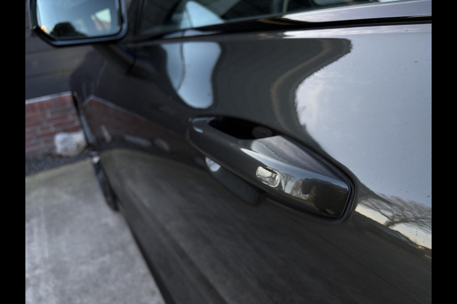 Volvo V60 2.0 T8 Recharge AWD R-Design - Pano l Mem. l HUD l Trekhaak l H/K