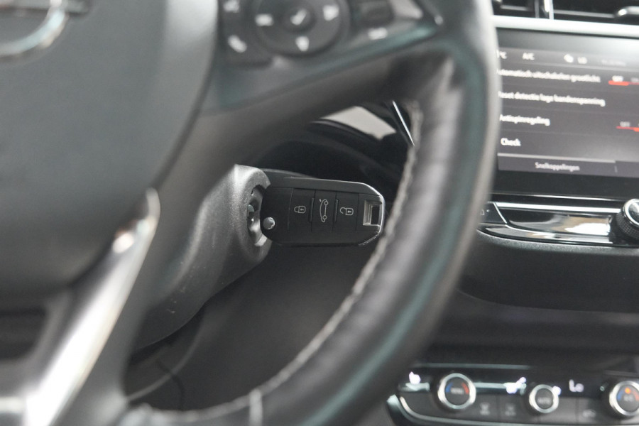 Opel Corsa 1.2 Turbo 100 Ultimate | Panoramadak | Camera | Dodehoekdetectie | Apple Carplay