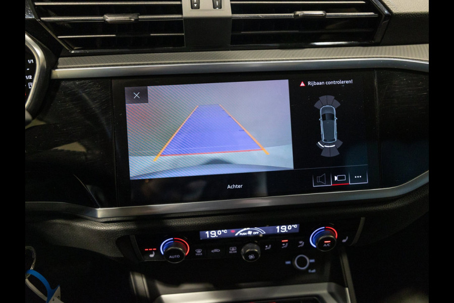 Audi Q3 35 TFSI 2x S-Line / 150pk / Achteruitrij camera / Stoelverwarming / Dodehoek assistent /