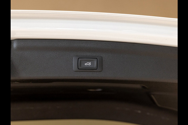 Audi Q3 35 TFSI 2x S-Line / 150pk / Achteruitrij camera / Stoelverwarming / Dodehoek assistent /