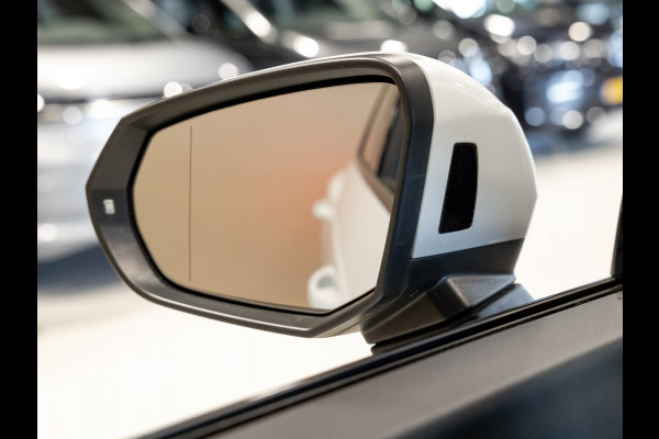 Audi Q3 35 TFSI 2x S-Line / 150pk / Achteruitrij camera / Stoelverwarming / Dodehoek assistent /