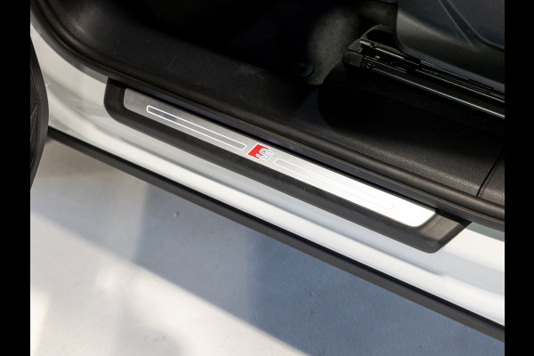Audi Q3 35 TFSI 2x S-Line / 150pk / Achteruitrij camera / Stoelverwarming / Dodehoek assistent /
