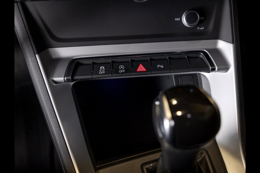 Audi Q3 35 TFSI 2x S-Line / 150pk / Achteruitrij camera / Stoelverwarming / Dodehoek assistent /
