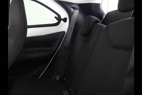 Toyota Aygo X 1.0 BLACK & WHITE SPECIAL EDITION GARANTIE 6-2033 CARPLAY NAVIGATIE.ADAPTIEVE CRUISE. SPECIAL EDITION PACK