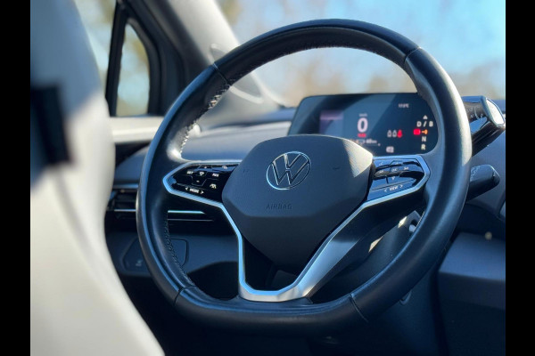 Volkswagen ID.4 Pro 77 kWh, achteruitrijcamera, stoel-stuurverwarming, 20 inch,vele opties, 1 e eigenaar, NL auto met nap