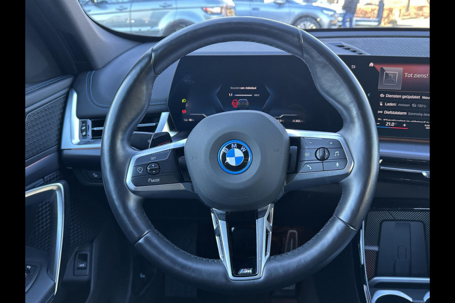 BMW iX1 xDrive30 67 kWh VAN € 41.900,- VOOR € 38.440,- UW LENTEVOORDEEL: € 3.460,-!| M-SPORT| COMPLEET | SOH 99% | ELEK. ACHTERKLEP |STOELVERWARMING| ACHTERUITRIJCAMERA| COMFORT ACCESS| APPLE CARPLAY/ ANDROID AUTO|
