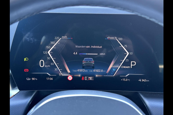 BMW iX1 xDrive30 67 kWh VAN € 41.900,- VOOR € 38.440,- UW LENTEVOORDEEL: € 3.460,-!| M-SPORT| COMPLEET | SOH 99% | ELEK. ACHTERKLEP |STOELVERWARMING| ACHTERUITRIJCAMERA| COMFORT ACCESS| APPLE CARPLAY/ ANDROID AUTO|