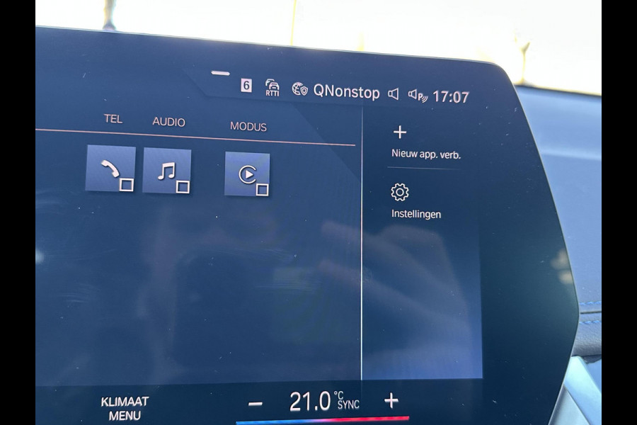 BMW iX1 xDrive30 67 kWh VAN € 41.900,- VOOR € 38.440,- UW LENTEVOORDEEL: € 3.460,-!| M-SPORT| COMPLEET | SOH 99% | ELEK. ACHTERKLEP |STOELVERWARMING| ACHTERUITRIJCAMERA| COMFORT ACCESS| APPLE CARPLAY/ ANDROID AUTO|