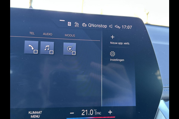 BMW iX1 xDrive30 67 kWh VAN € 41.900,- VOOR € 38.440,- UW LENTEVOORDEEL: € 3.460,-!| M-SPORT| COMPLEET | SOH 99% | ELEK. ACHTERKLEP |STOELVERWARMING| ACHTERUITRIJCAMERA| COMFORT ACCESS| APPLE CARPLAY/ ANDROID AUTO|