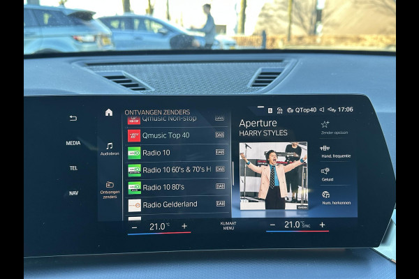 BMW iX1 xDrive30 67 kWh VAN € 41.900,- VOOR € 38.440,- UW LENTEVOORDEEL: € 3.460,-!| M-SPORT| COMPLEET | SOH 99% | ELEK. ACHTERKLEP |STOELVERWARMING| ACHTERUITRIJCAMERA| COMFORT ACCESS| APPLE CARPLAY/ ANDROID AUTO|