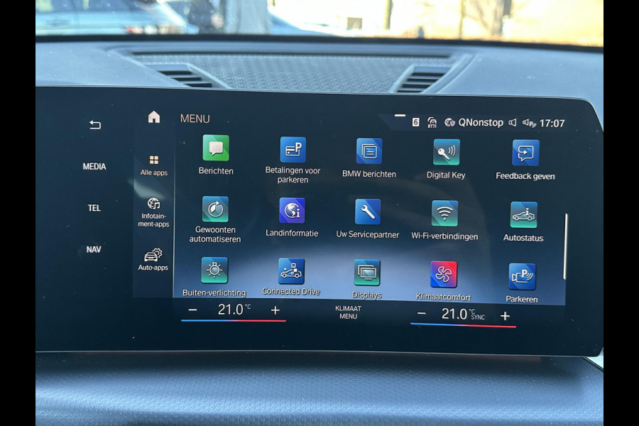 BMW iX1 xDrive30 67 kWh VAN € 41.900,- VOOR € 38.440,- UW LENTEVOORDEEL: € 3.460,-!| M-SPORT| COMPLEET | SOH 99% | ELEK. ACHTERKLEP |STOELVERWARMING| ACHTERUITRIJCAMERA| COMFORT ACCESS| APPLE CARPLAY/ ANDROID AUTO|