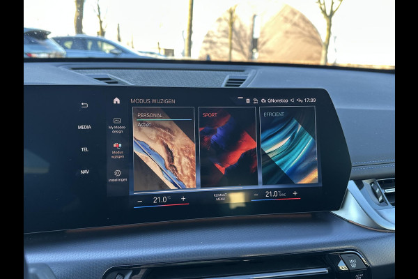 BMW iX1 xDrive30 67 kWh VAN € 41.900,- VOOR € 38.440,- UW LENTEVOORDEEL: € 3.460,-!| M-SPORT| COMPLEET | SOH 99% | ELEK. ACHTERKLEP |STOELVERWARMING| ACHTERUITRIJCAMERA| COMFORT ACCESS| APPLE CARPLAY/ ANDROID AUTO|