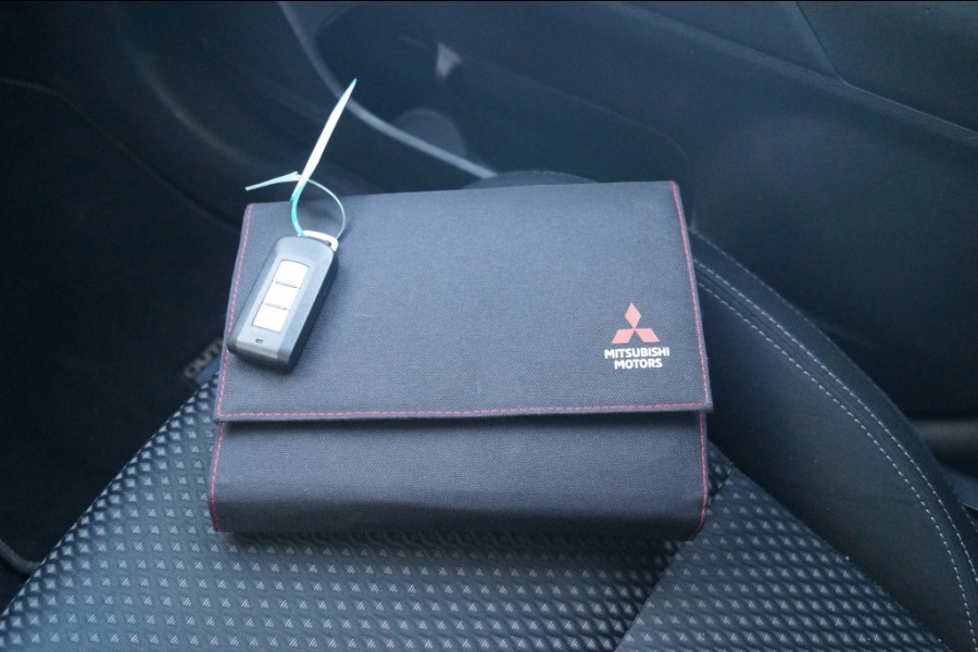 Mitsubishi Outlander 2.4 PHEV Automaat Pure -ECC-PDC-TREKHAAK-