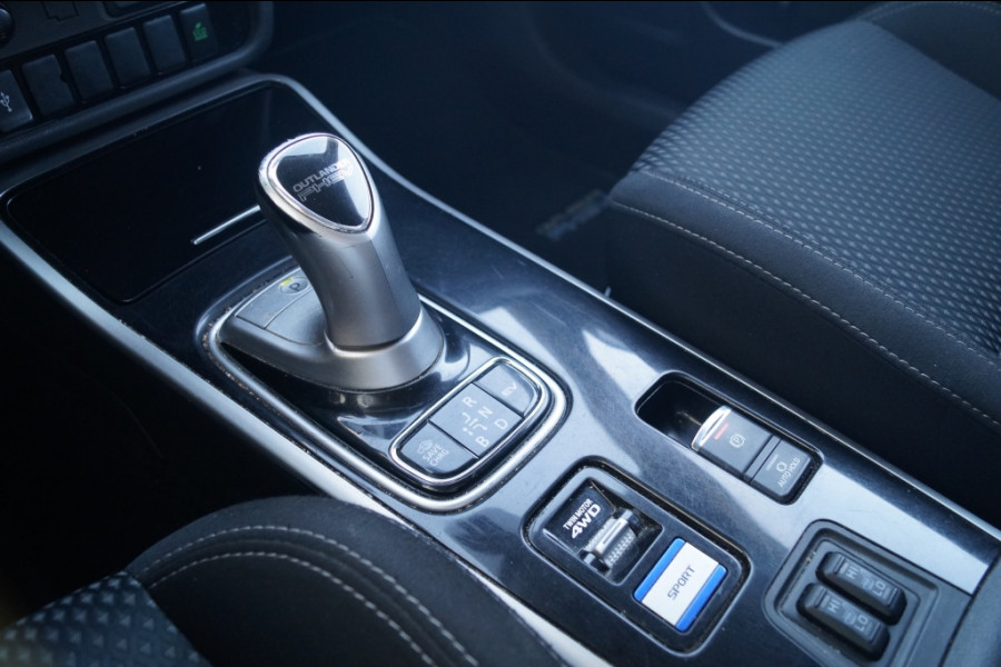 Mitsubishi Outlander 2.4 PHEV Automaat Pure -ECC-PDC-TREKHAAK-