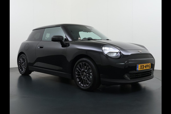 MINI Cooper E Essential XS 40.7 kWh | NIEUWE AUTO | HEAD-UP DISPLAY | CAMERA | STOELVERWARMING  | ORIGINEEL NL AUTO | FABRIEKSGARANTIE TM 2029 |