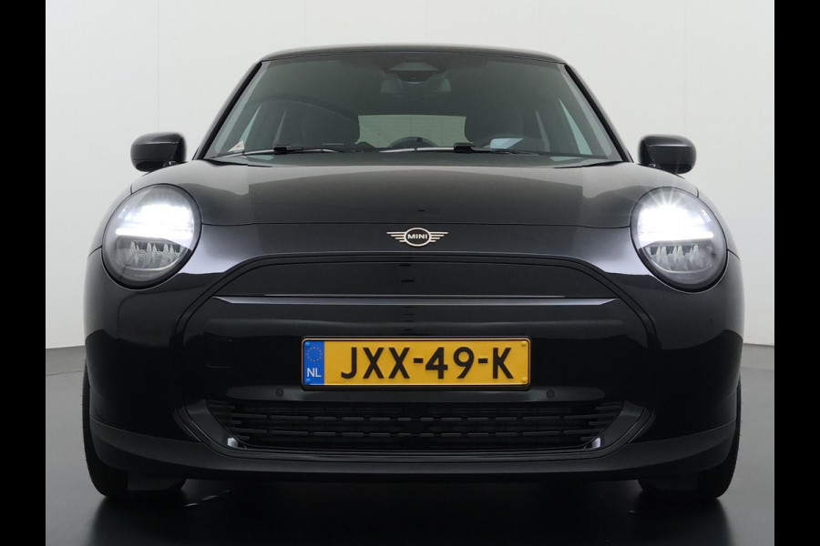 MINI Cooper E Essential XS 40.7 kWh | NIEUWE AUTO | HEAD-UP DISPLAY | CAMERA | STOELVERWARMING  | ORIGINEEL NL AUTO | FABRIEKSGARANTIE TM 2029 |