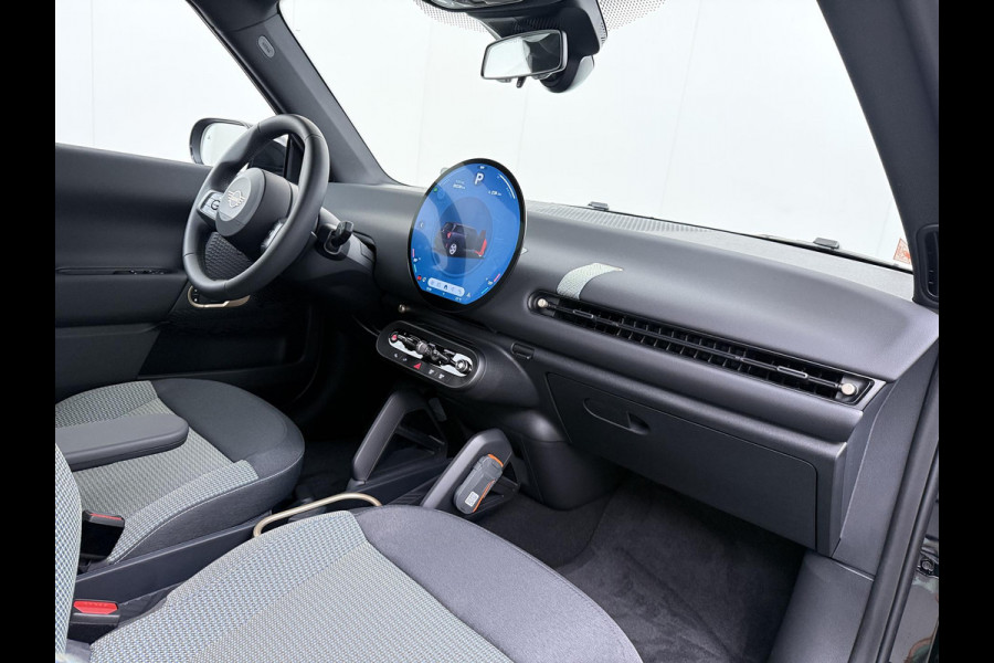 MINI Cooper E Essential XS 40.7 kWh | NIEUWE AUTO | HEAD-UP DISPLAY | CAMERA | STOELVERWARMING  | ORIGINEEL NL AUTO | FABRIEKSGARANTIE TM 2029 |