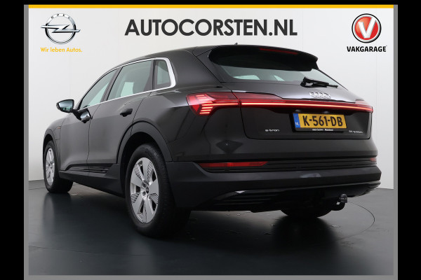 Audi e-tron 55 Quattro 95kWh 408PK- Leer+Verwarmd Trekhaak Luchtvering Adap.Cruise Navi Ecc Stoelverwarming Business edition Plus LED Lmv Elek.Achterklep Privacy Glas Keyless Zwarte Hemel Origineel Nederlandse Auto SOH 89% Trekhaak 1800kg !