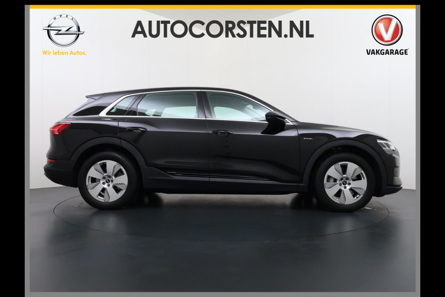 Audi e-tron 55 Quattro 95kWh 408PK- Leer+Verwarmd Trekhaak Luchtvering Adap.Cruise Navi Ecc Stoelverwarming Business edition Plus LED Lmv Elek.Achterklep Privacy Glas Keyless Zwarte Hemel Origineel Nederlandse Auto SOH 89% Trekhaak 1800kg !